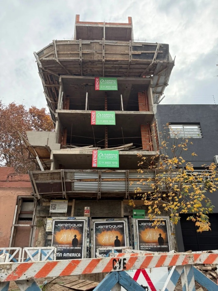 Excelente Departamento Al Frente con Balcon aterrazado
