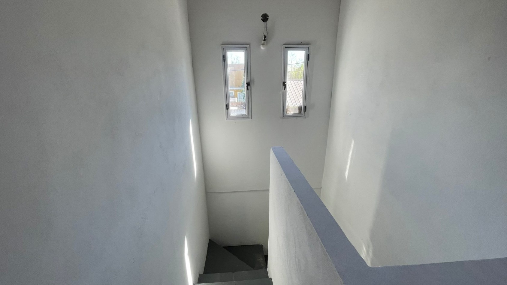 CASA 3 AMBIENTES EN BARRIO CERRADO - ESCOBAR | JARDIN, PARRILLA Y MUY LUMINOSA