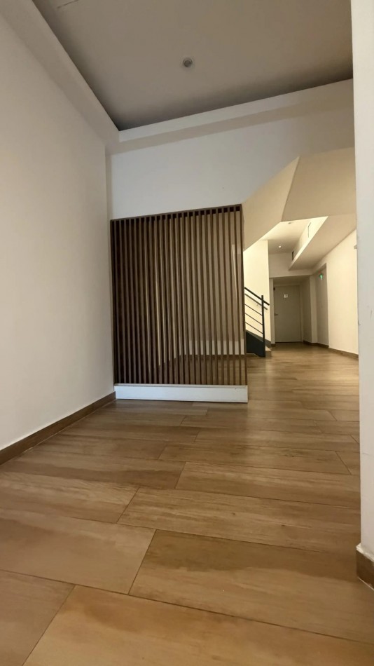 Unico Departamento 2 Amb. A Estrenar de mas de 90m2 y Dos Patios! Frente A Plaza