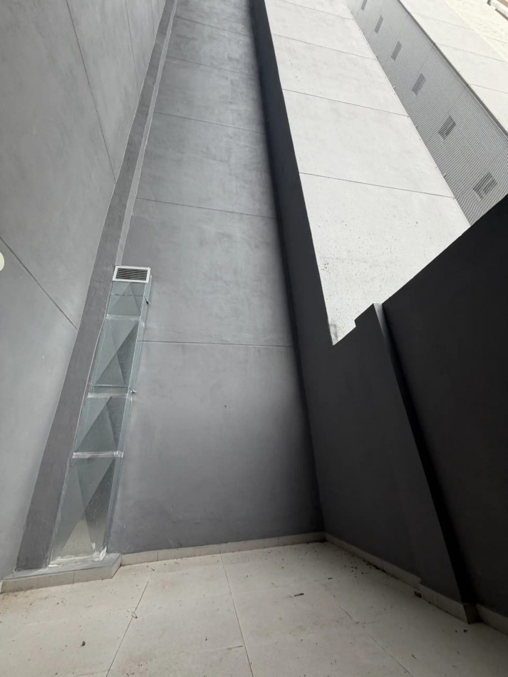 Unico Departamento 2 Amb. A Estrenar de mas de 90m2 y Dos Patios! Frente A Plaza