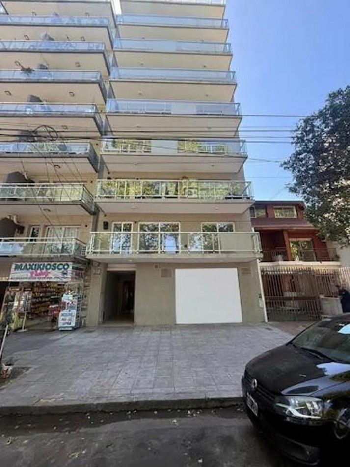 Unico Departamento 2 Amb. A Estrenar de mas de 90m2 y Dos Patios! Frente A Plaza
