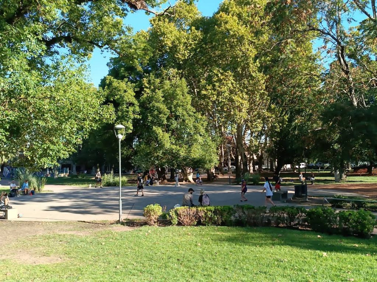 Unico Departamento 2 Amb. A Estrenar de mas de 90m2 y Dos Patios! Frente A Plaza