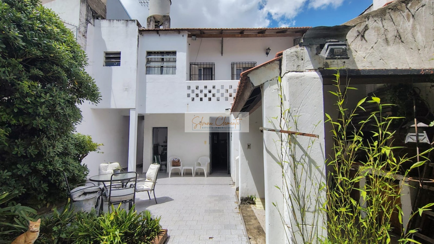 Casa 4 amb en lote propio con jardin y cochera en Velez Sarsfield