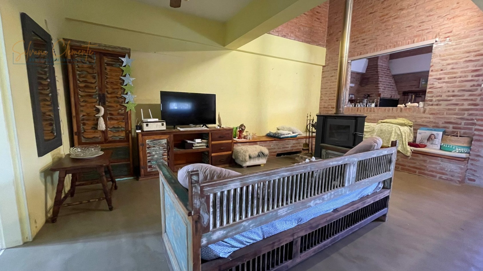 Hermosa casa 4 ambientes sobre doble lote con parque, quincho y parrilla