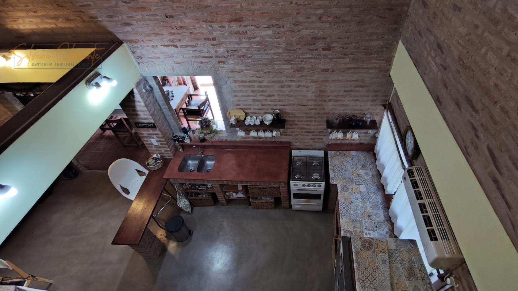 Hermosa casa 4 ambientes sobre doble lote con parque, quincho y parrilla