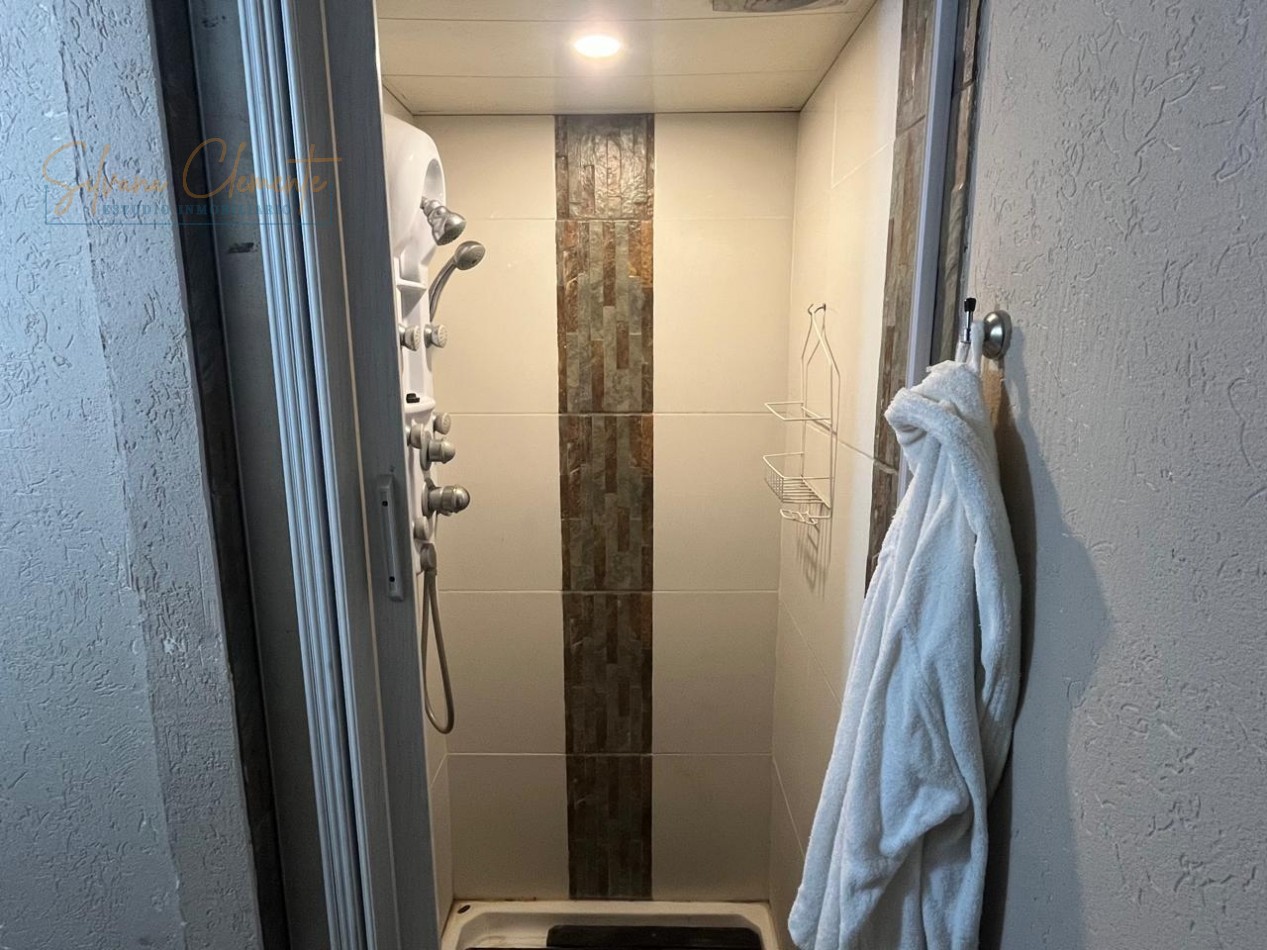 Casa 5 Ambientes en Barrio Privado | 4 Dormitorios, Pileta y Quincho