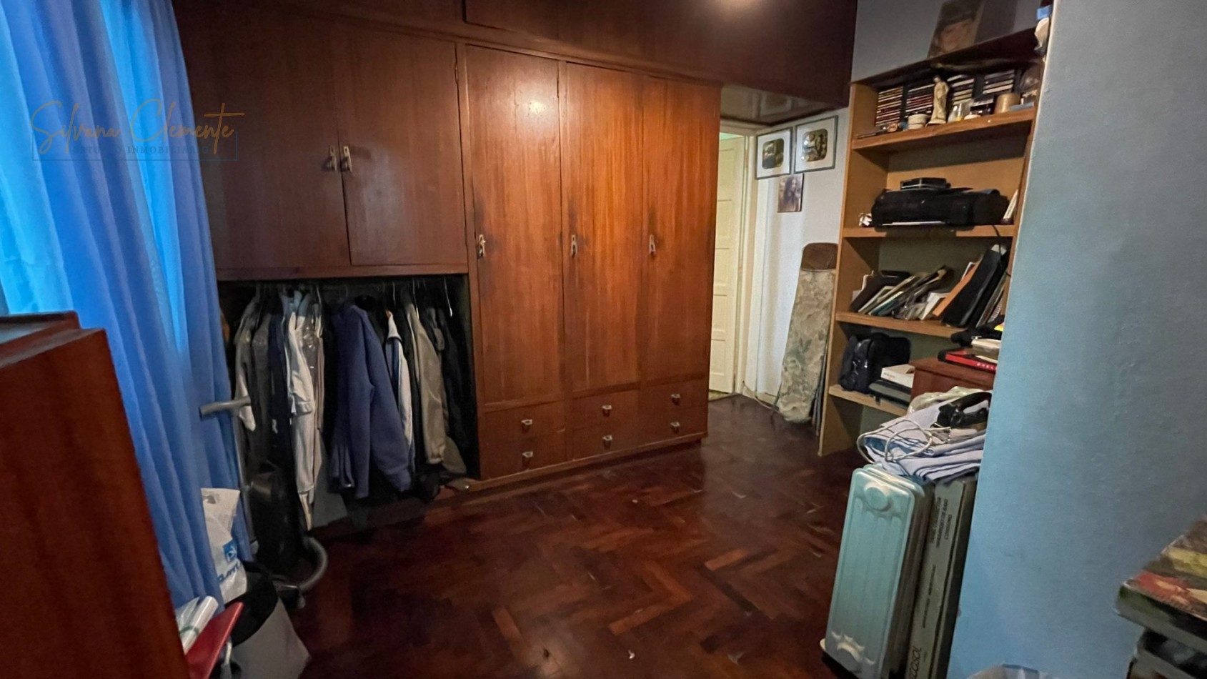 Casa Multifamiliar en Venta con Dos Viviendas, Amplio Patio y Terraza