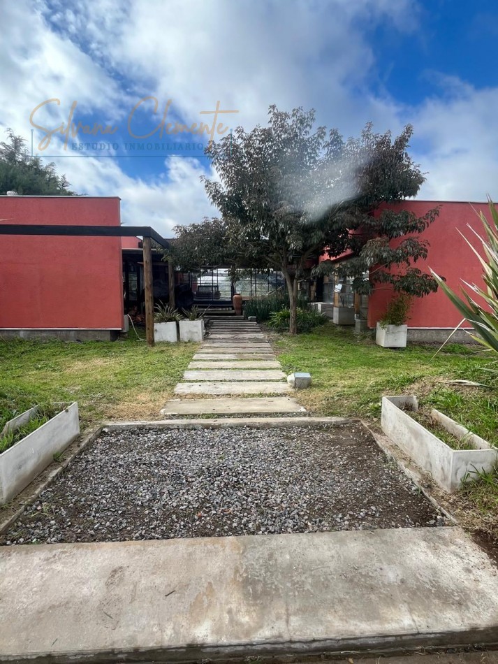 Casa 5 Ambientes en Barrio Privado | 4 Dormitorios, Pileta y Quincho