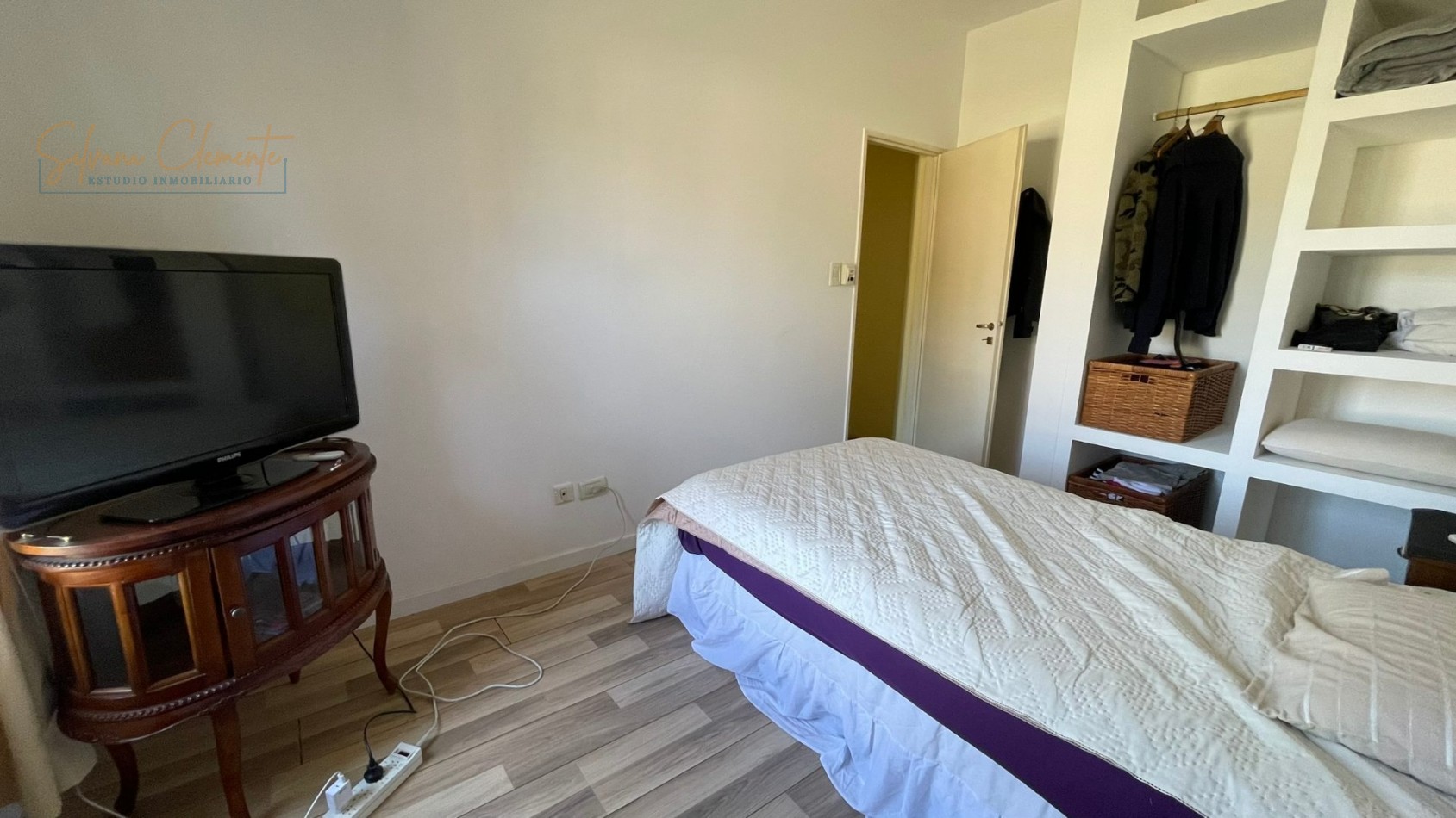 Hermosa casa 4 ambientes sobre doble lote con parque, quincho y parrilla