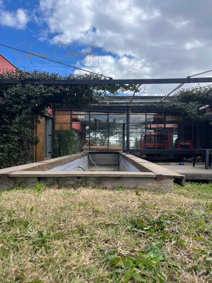 Casa 5 Ambientes en Barrio Privado | 4 Dormitorios, Pileta y Quincho