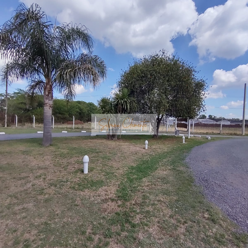 Hermosa casa 3 ambientes en dos plantas con parque parrilla y jacuzzi en Barrio Cerrado Escobar