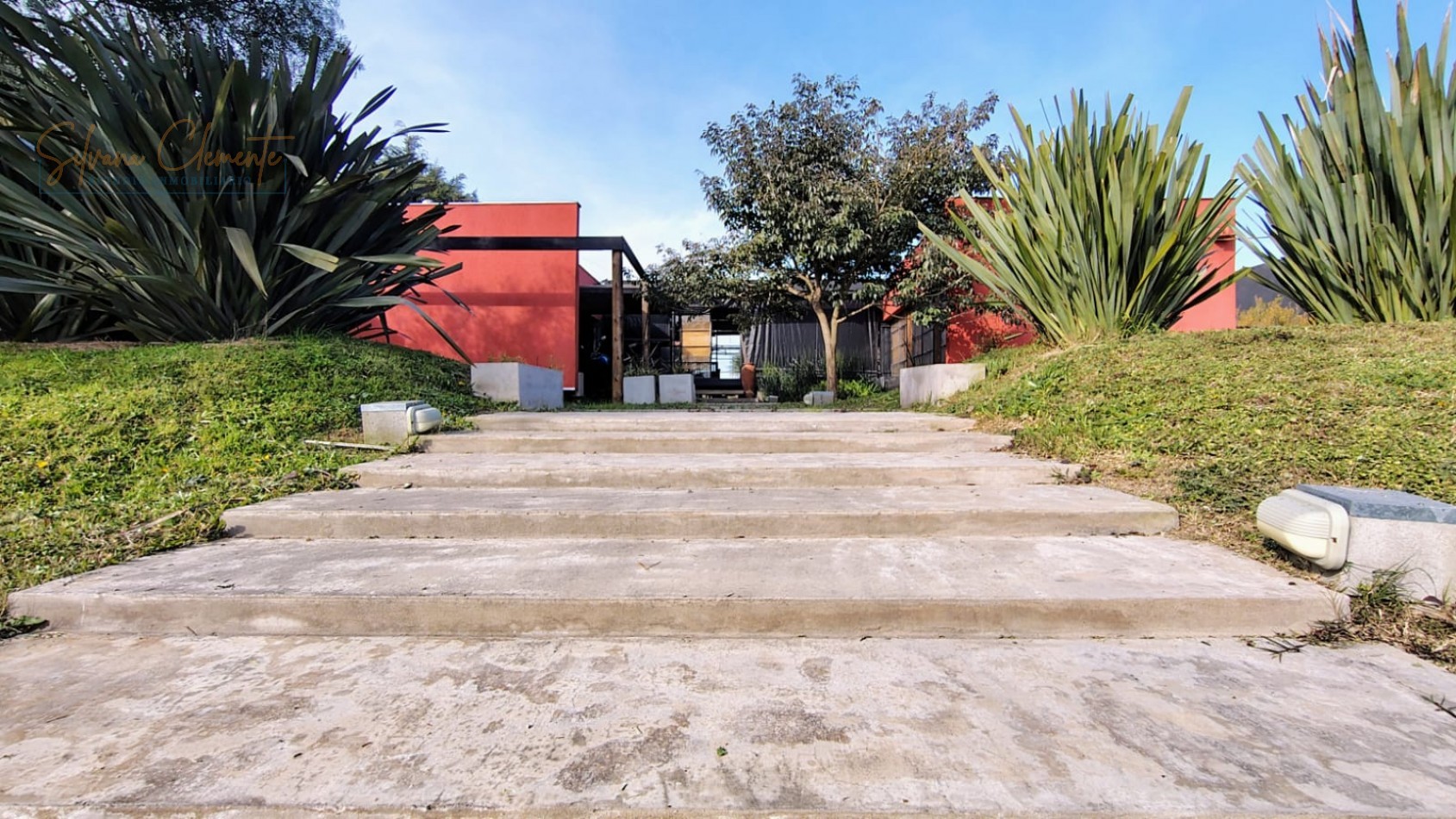 Casa 5 Ambientes en Barrio Privado | 4 Dormitorios, Pileta y Quincho