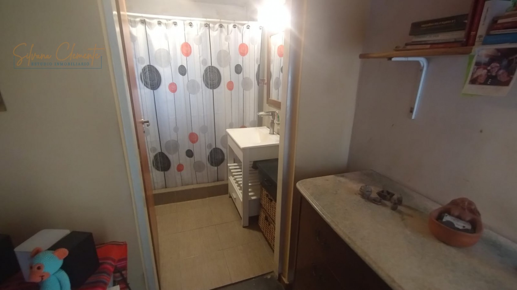 Casa en Castelar con Gran Fondo y Excelente Potencial A Modernizar