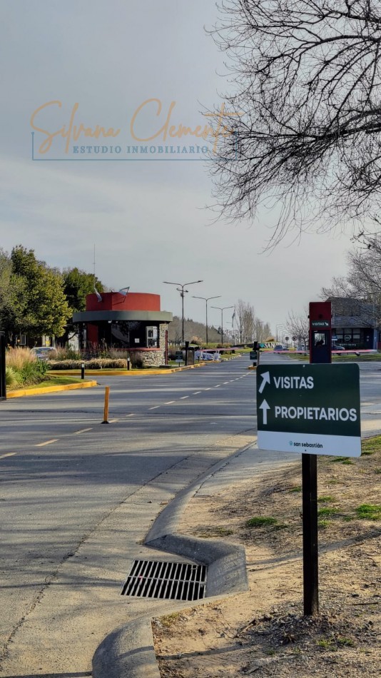 Casa 5 Ambientes en Barrio Privado | 4 Dormitorios, Pileta y Quincho
