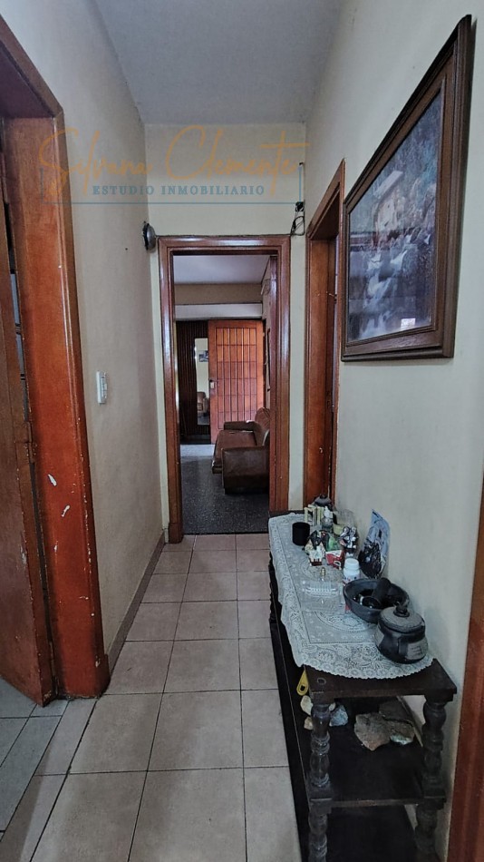CASA EN BELLA VISTA CON DEPARTAMENTO INDEPENDIENTE, TERRAZA Y GARAJE