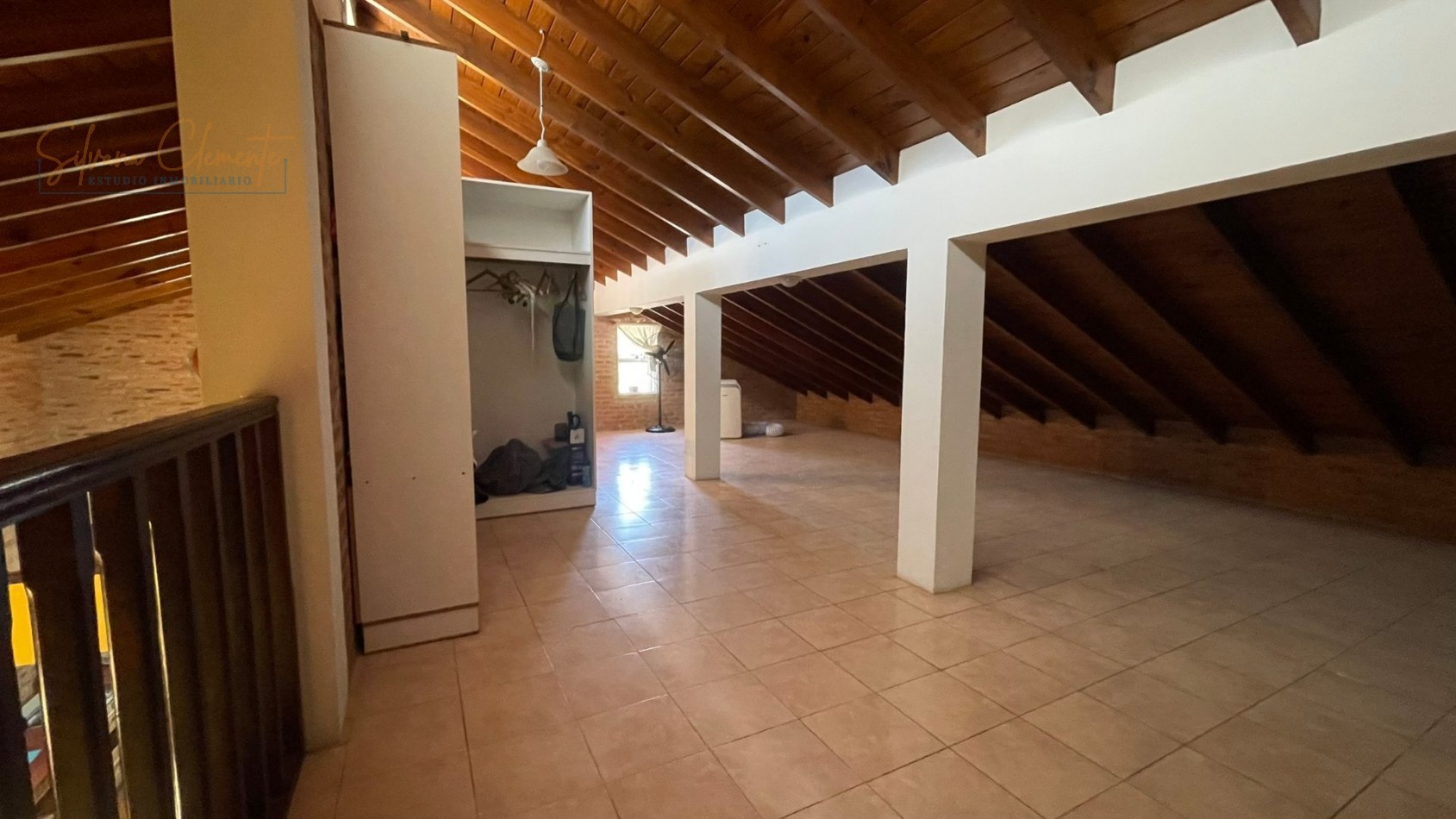 Hermosa casa 4 ambientes sobre doble lote con parque, quincho y parrilla