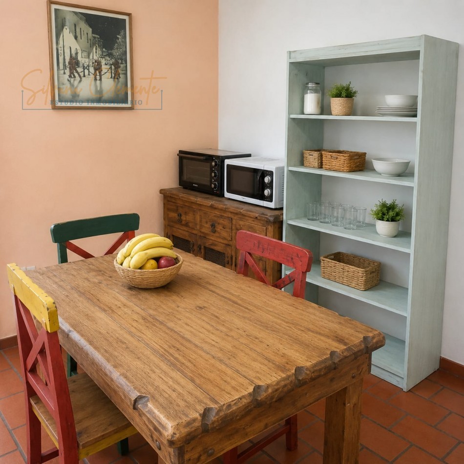 Casa en Castelar con Gran Fondo y Excelente Potencial A Modernizar