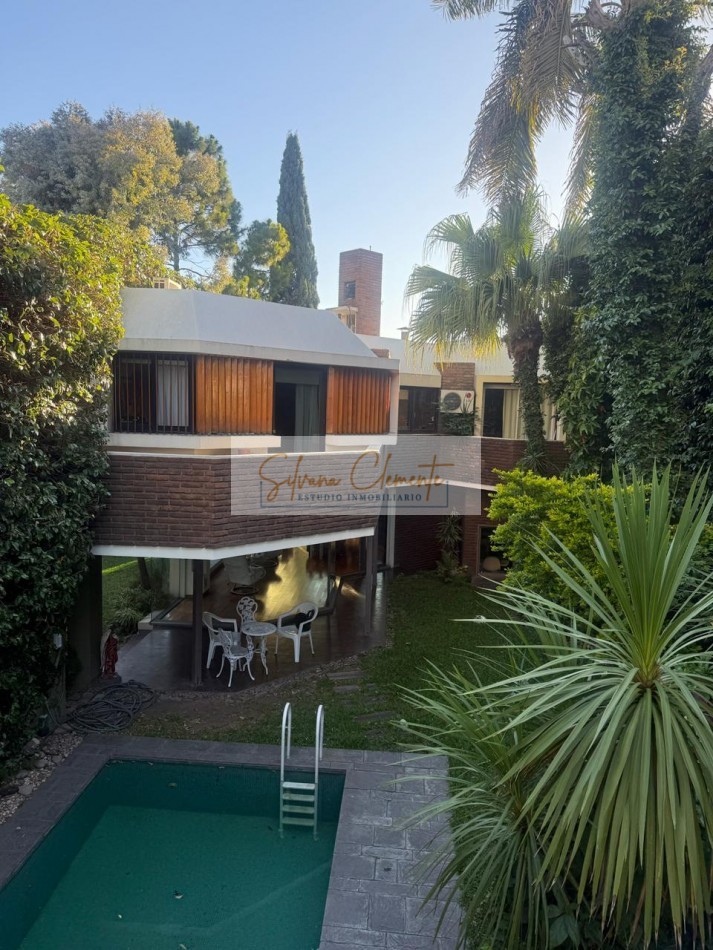 Casa 5 ambientes en Villa Devoto - Lote propio a dos calles