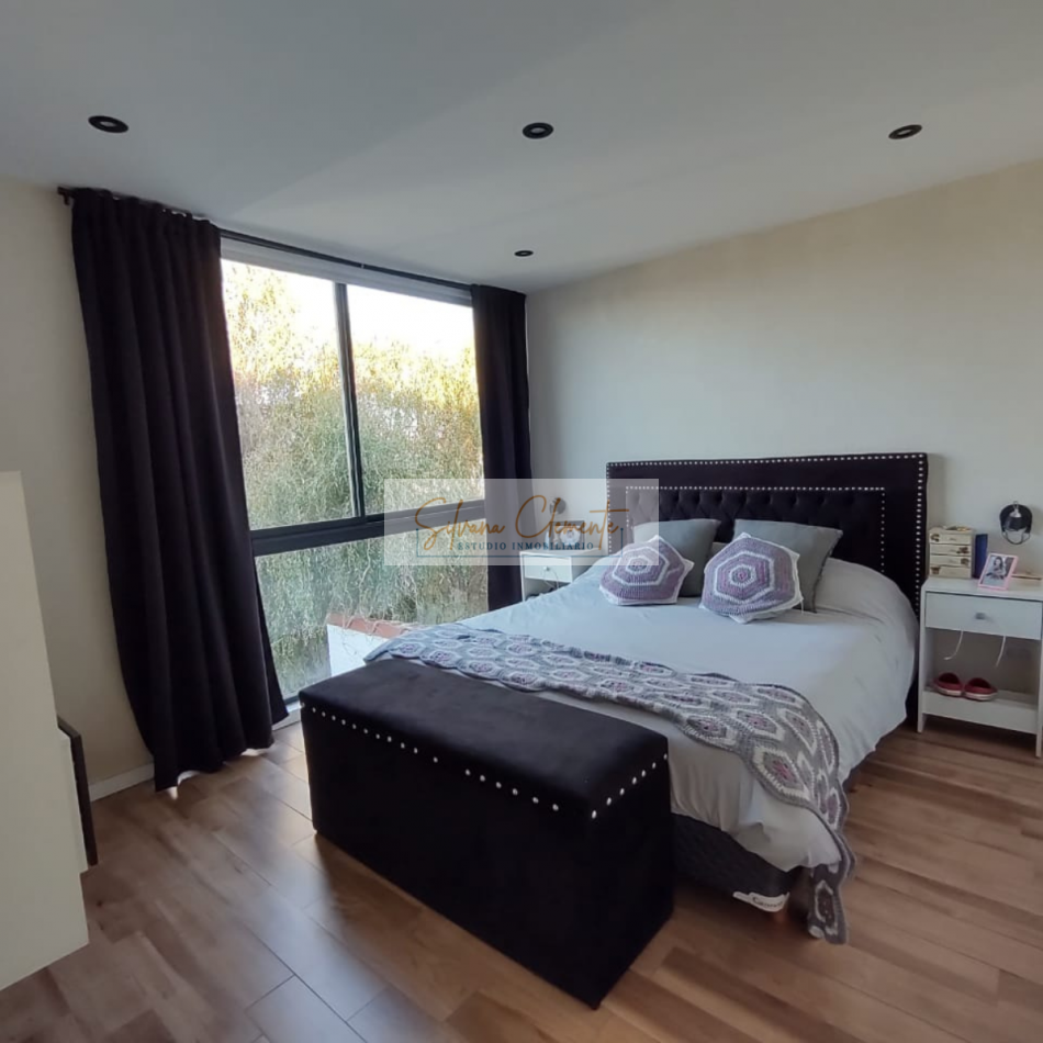 Hermosa casa 3 ambientes en dos plantas con parque parrilla y jacuzzi en Barrio Cerrado Escobar