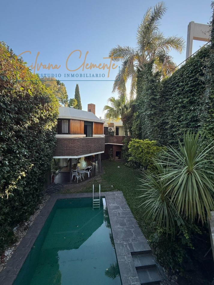 Casa 5 ambientes en Villa Devoto - Lote propio a dos calles