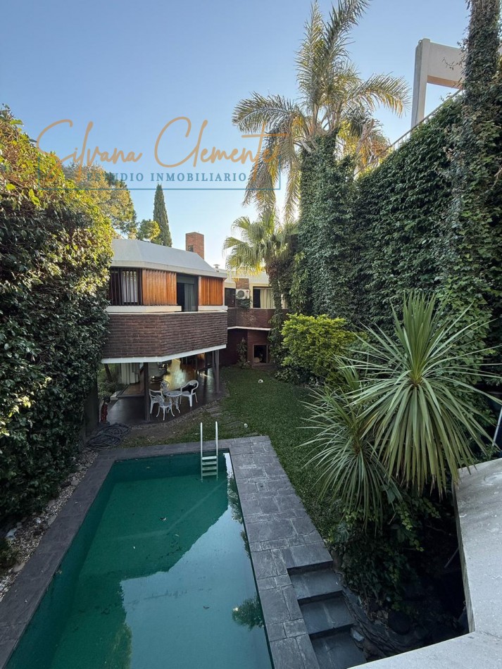 Casa 5 ambientes en Villa Devoto - Lote propio a dos calles