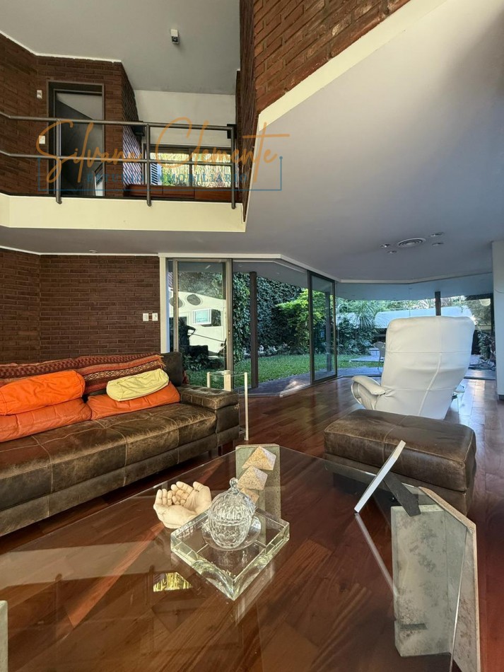 Casa 5 ambientes en Villa Devoto - Lote propio a dos calles