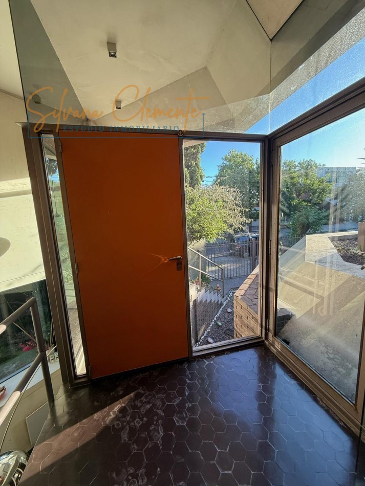 Casa 5 ambientes en Villa Devoto - Lote propio a dos calles