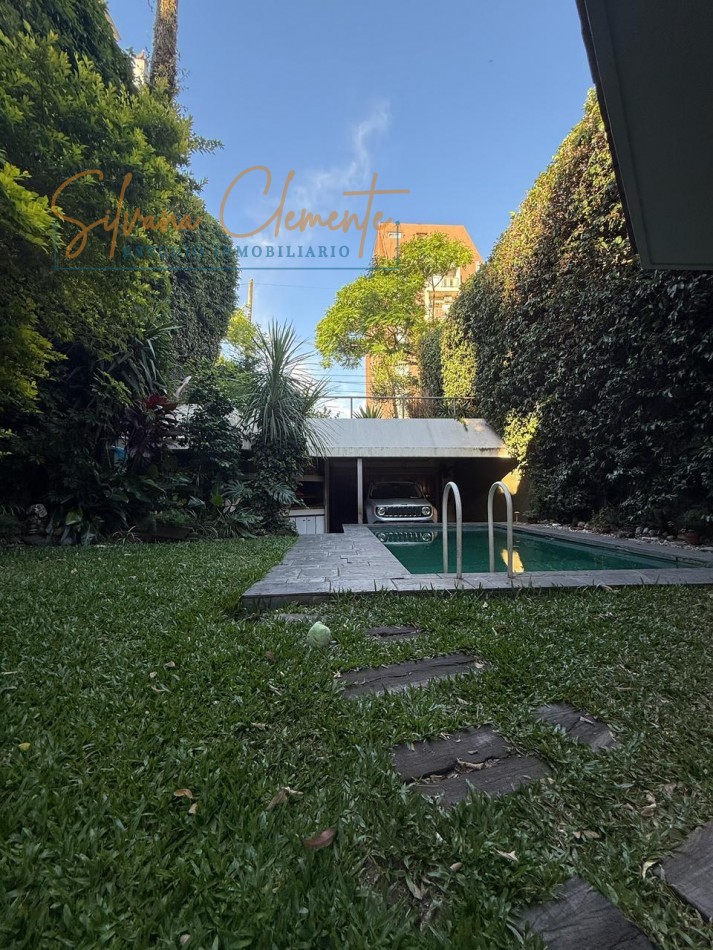 Casa 5 ambientes en Villa Devoto - Lote propio a dos calles