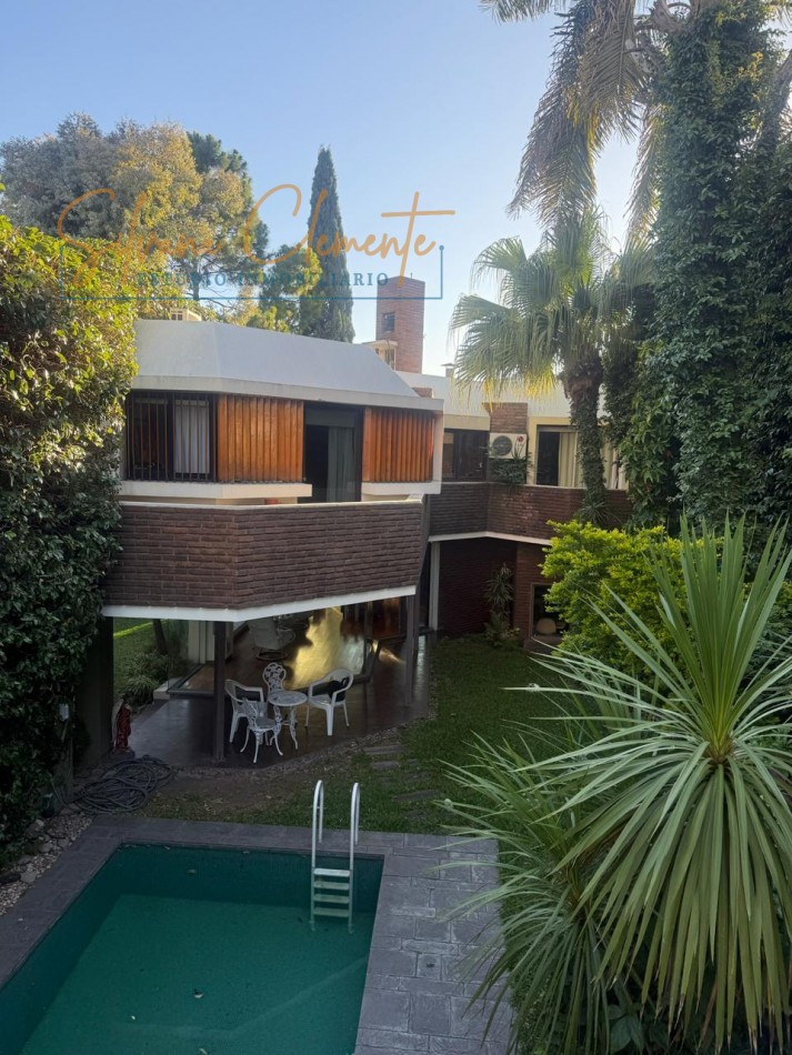 Casa 5 ambientes en Villa Devoto - Lote propio a dos calles