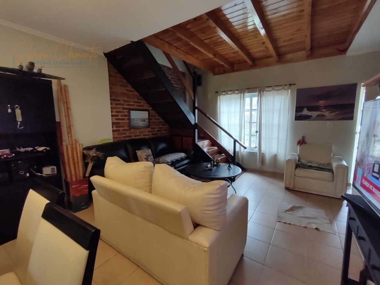 ¡Hermosa casa de dos plantas con garage y parrilla en Country Weekend!