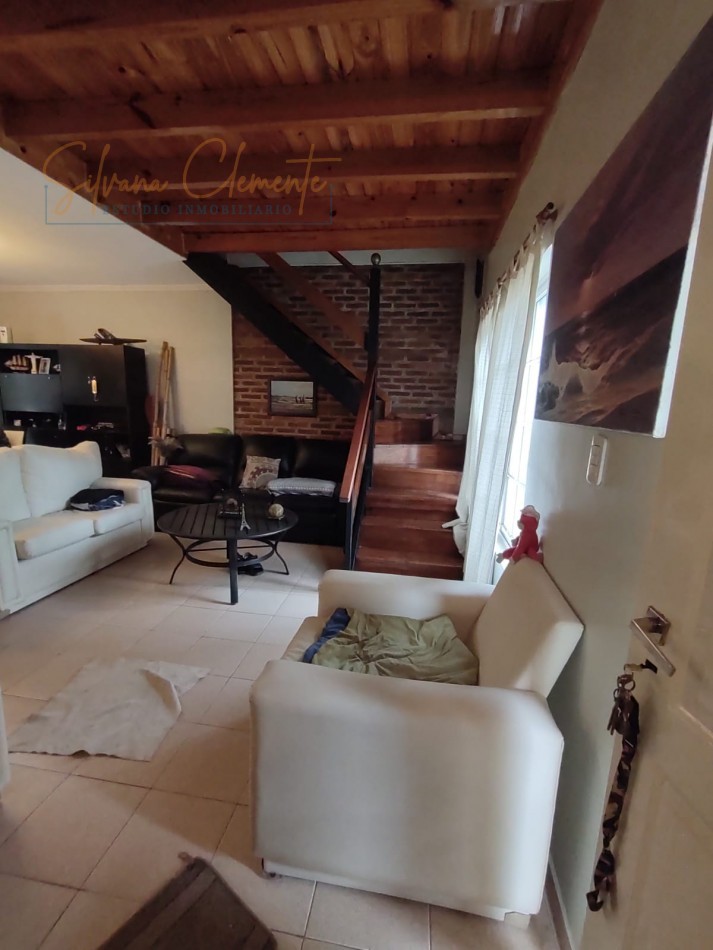 ¡Hermosa casa de dos plantas con garage y parrilla en Country Weekend!