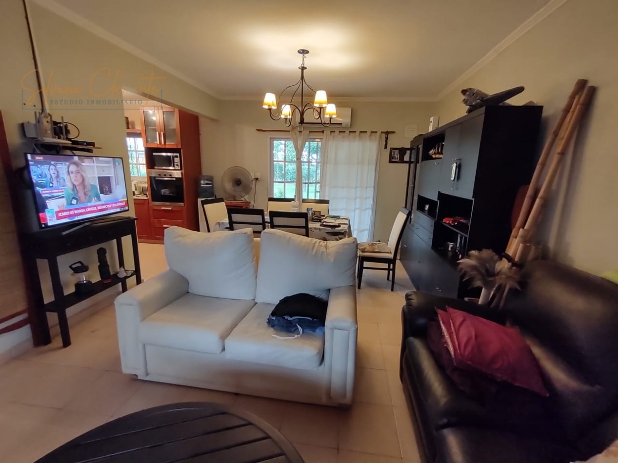 ¡Hermosa casa de dos plantas con garage y parrilla en Country Weekend!