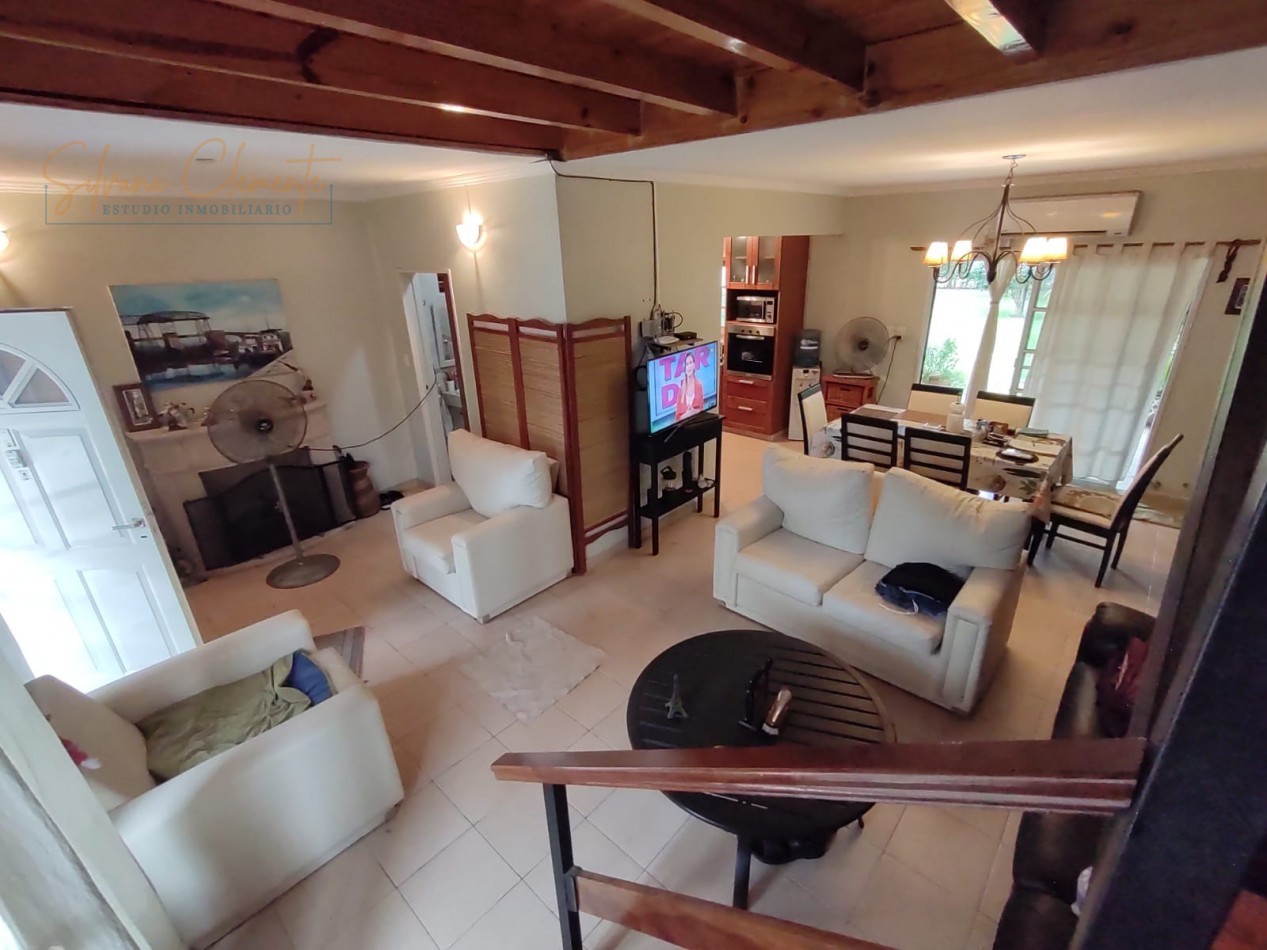 ¡Hermosa casa de dos plantas con garage y parrilla en Country Weekend!