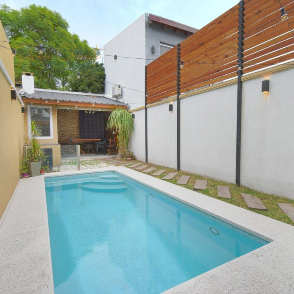 Espectacular triplex -Casa en Venta San Miguel - 5 ambientes Pileta, Quincho y Cochera