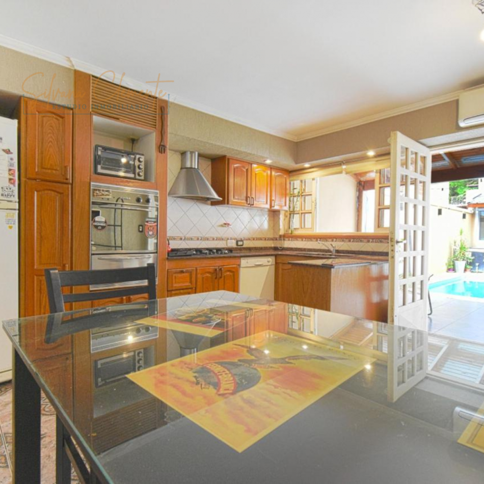 Espectacular triplex -Casa en Venta San Miguel - 5 ambientes Pileta, Quincho y Cochera