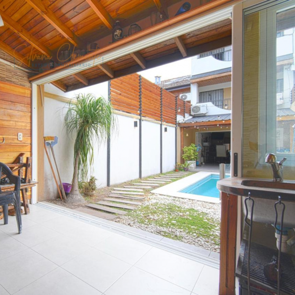 Espectacular triplex -Casa en Venta San Miguel - 5 ambientes Pileta, Quincho y Cochera