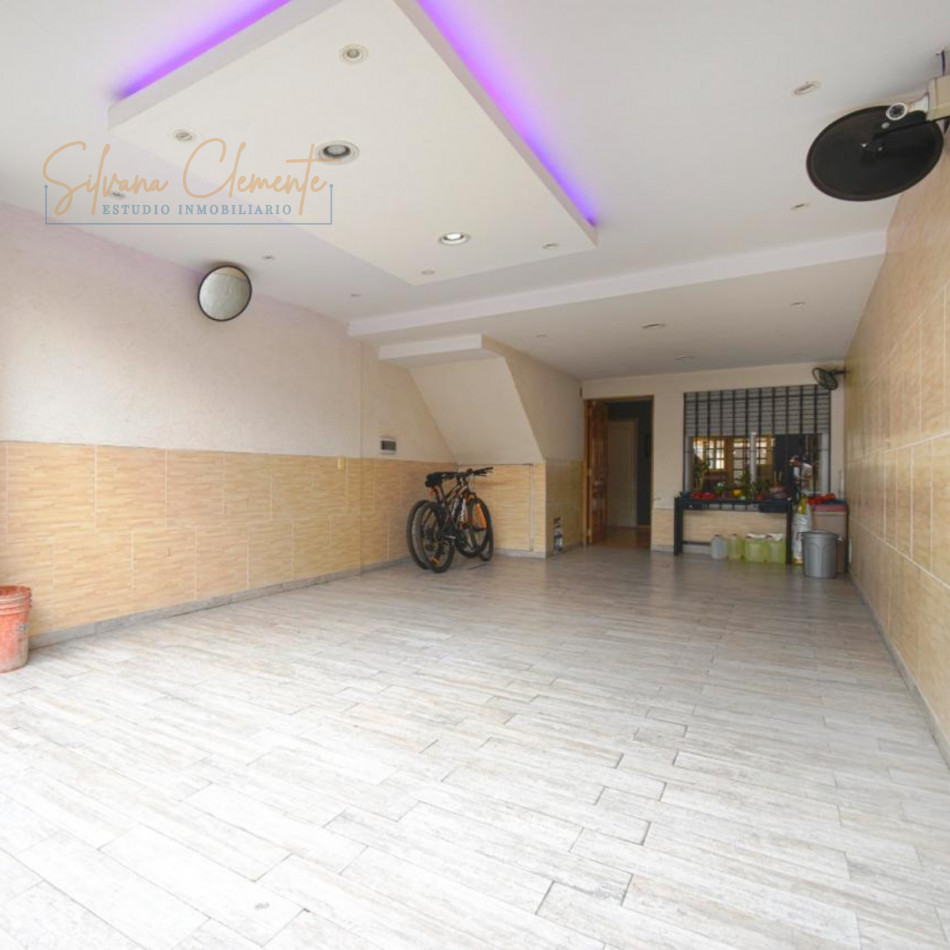 Espectacular triplex -Casa en Venta San Miguel - 5 ambientes Pileta, Quincho y Cochera