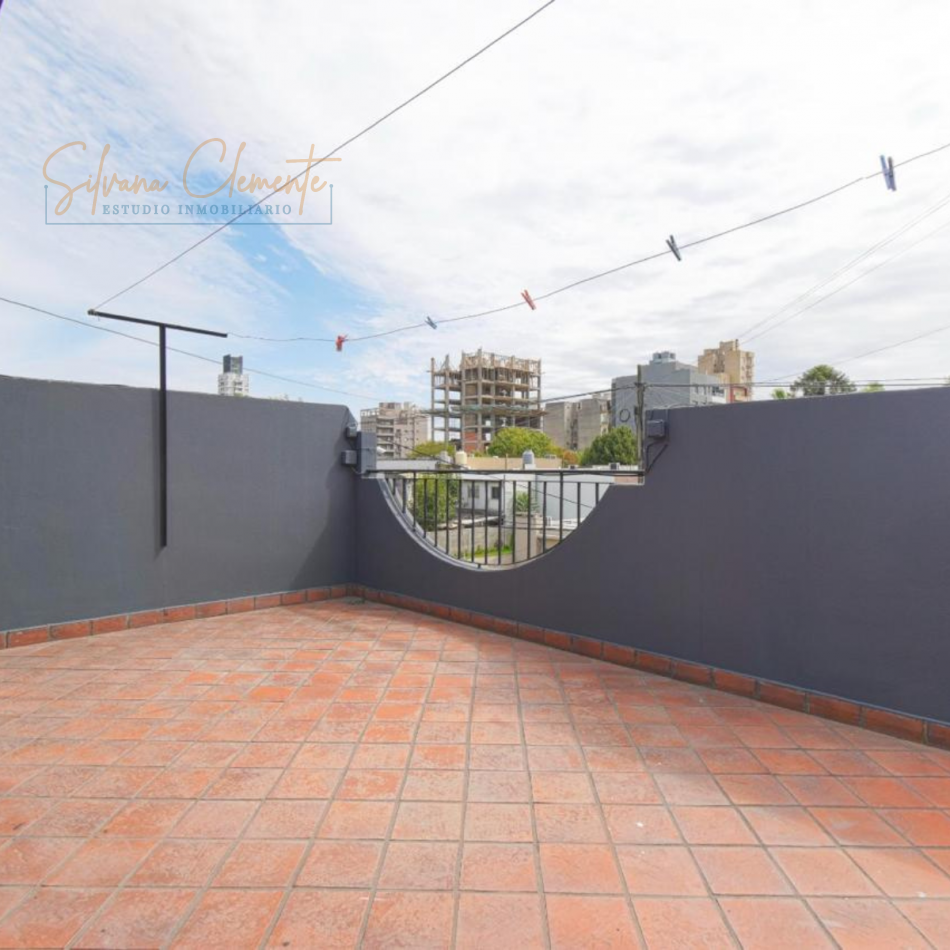 Espectacular triplex -Casa en Venta San Miguel - 5 ambientes Pileta, Quincho y Cochera