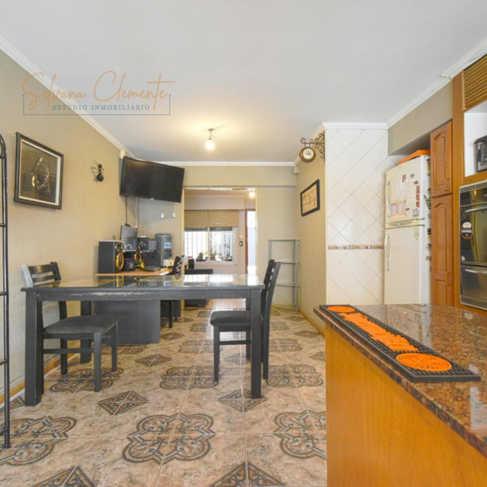 Espectacular triplex -Casa en Venta San Miguel - 5 ambientes Pileta, Quincho y Cochera
