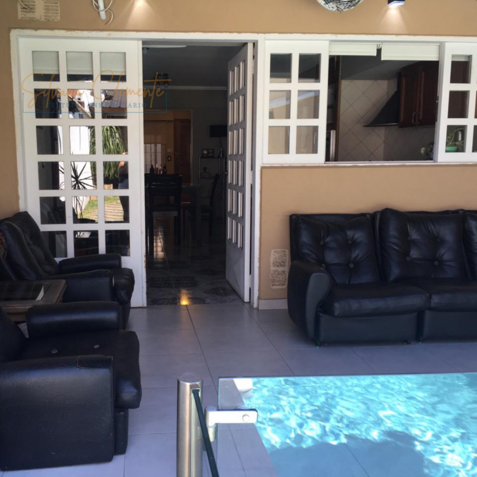Espectacular triplex -Casa en Venta San Miguel - 5 ambientes Pileta, Quincho y Cochera