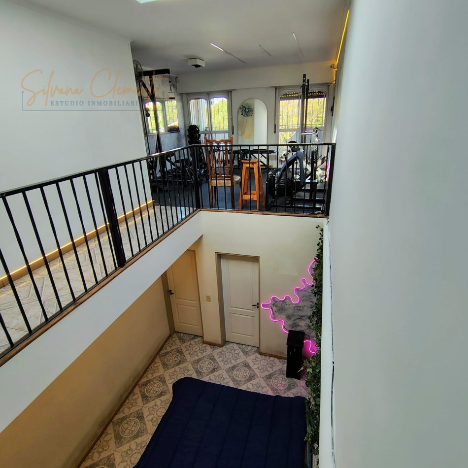 Espectacular triplex -Casa en Venta San Miguel - 5 ambientes Pileta, Quincho y Cochera