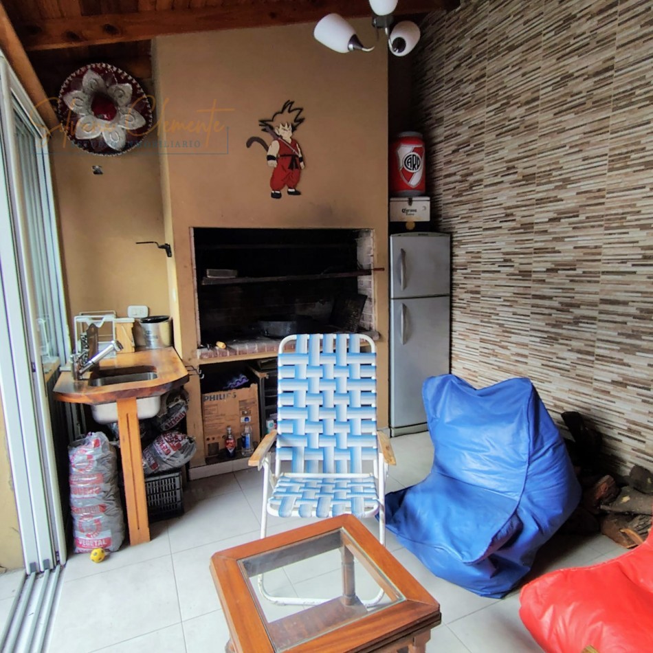 Espectacular triplex -Casa en Venta San Miguel - 5 ambientes Pileta, Quincho y Cochera