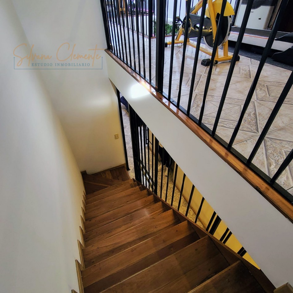 Espectacular triplex -Casa en Venta San Miguel - 5 ambientes Pileta, Quincho y Cochera