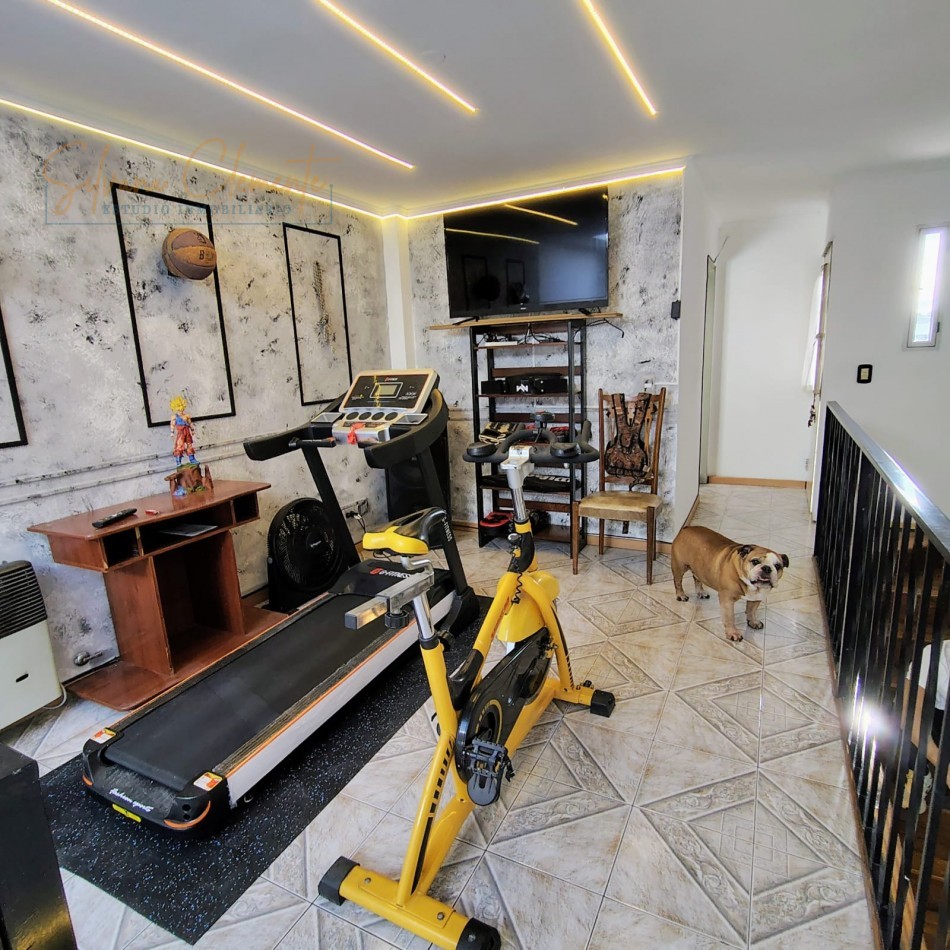 Espectacular triplex -Casa en Venta San Miguel - 5 ambientes Pileta, Quincho y Cochera