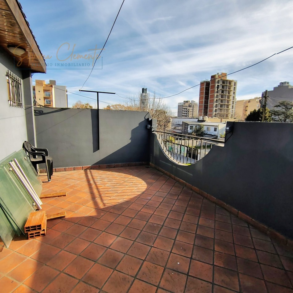 Espectacular triplex -Casa en Venta San Miguel - 5 ambientes Pileta, Quincho y Cochera