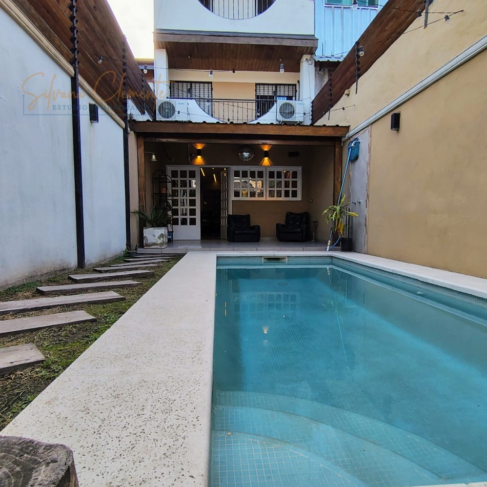 Espectacular triplex -Casa en Venta San Miguel - 5 ambientes Pileta, Quincho y Cochera