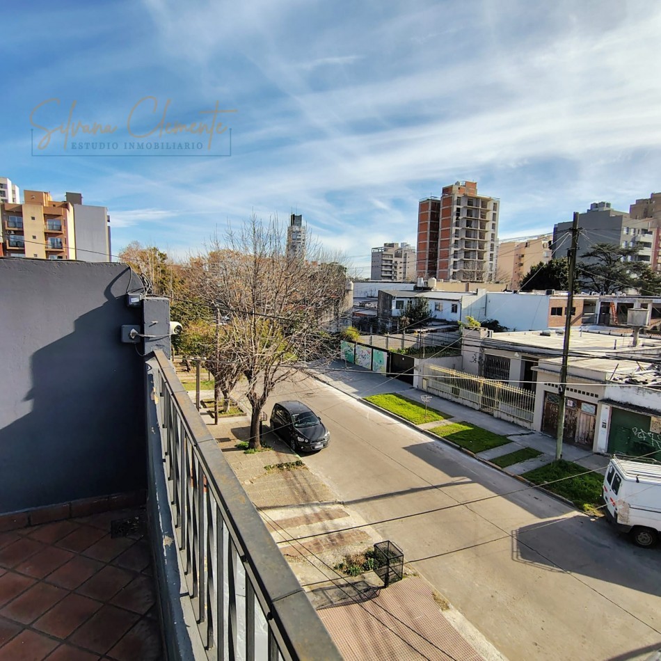 Espectacular triplex -Casa en Venta San Miguel - 5 ambientes Pileta, Quincho y Cochera