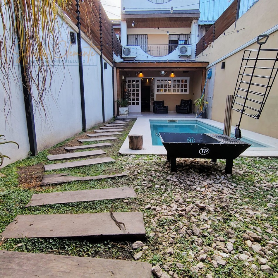 Espectacular triplex -Casa en Venta San Miguel - 5 ambientes Pileta, Quincho y Cochera