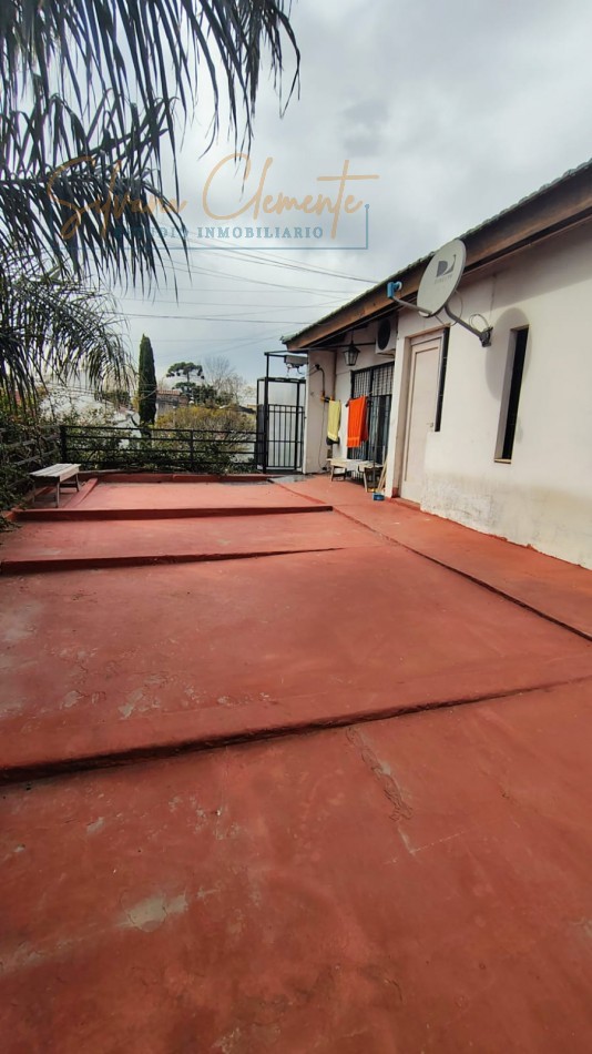 CASA EN BELLA VISTA CON DEPARTAMENTO INDEPENDIENTE, TERRAZA Y GARAJE
