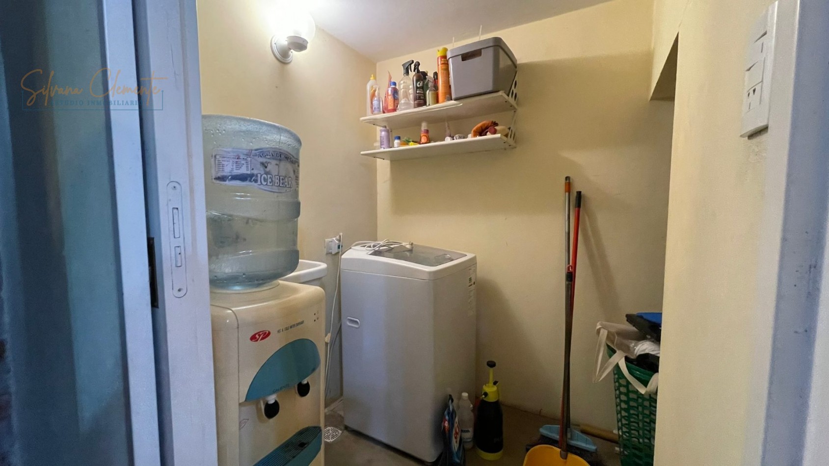 Hermosa casa 4 ambientes sobre doble lote con parque, quincho y parrilla